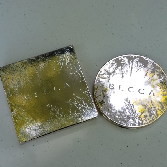 NIB Becca Apres Ski Glow Collection  Eye Lights - Picture 3 of 3